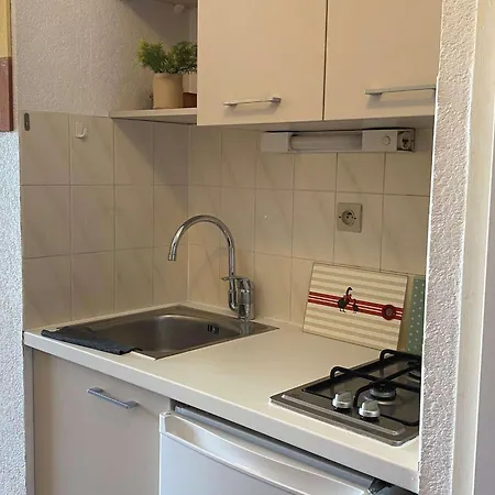 Avec Terrasse Et Piscine, Parking Inclus Apartment